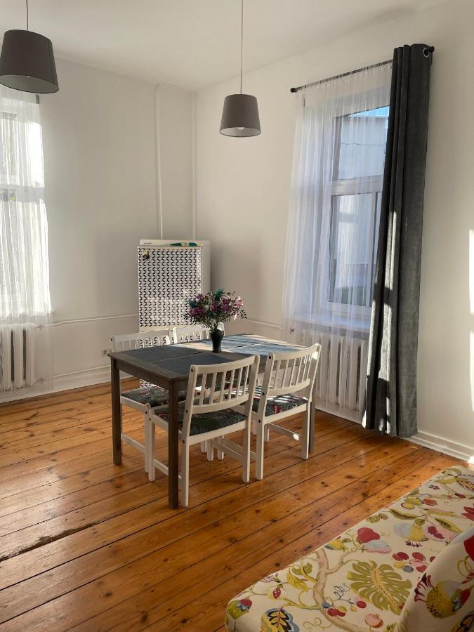 Spacious Ausekla Appartement